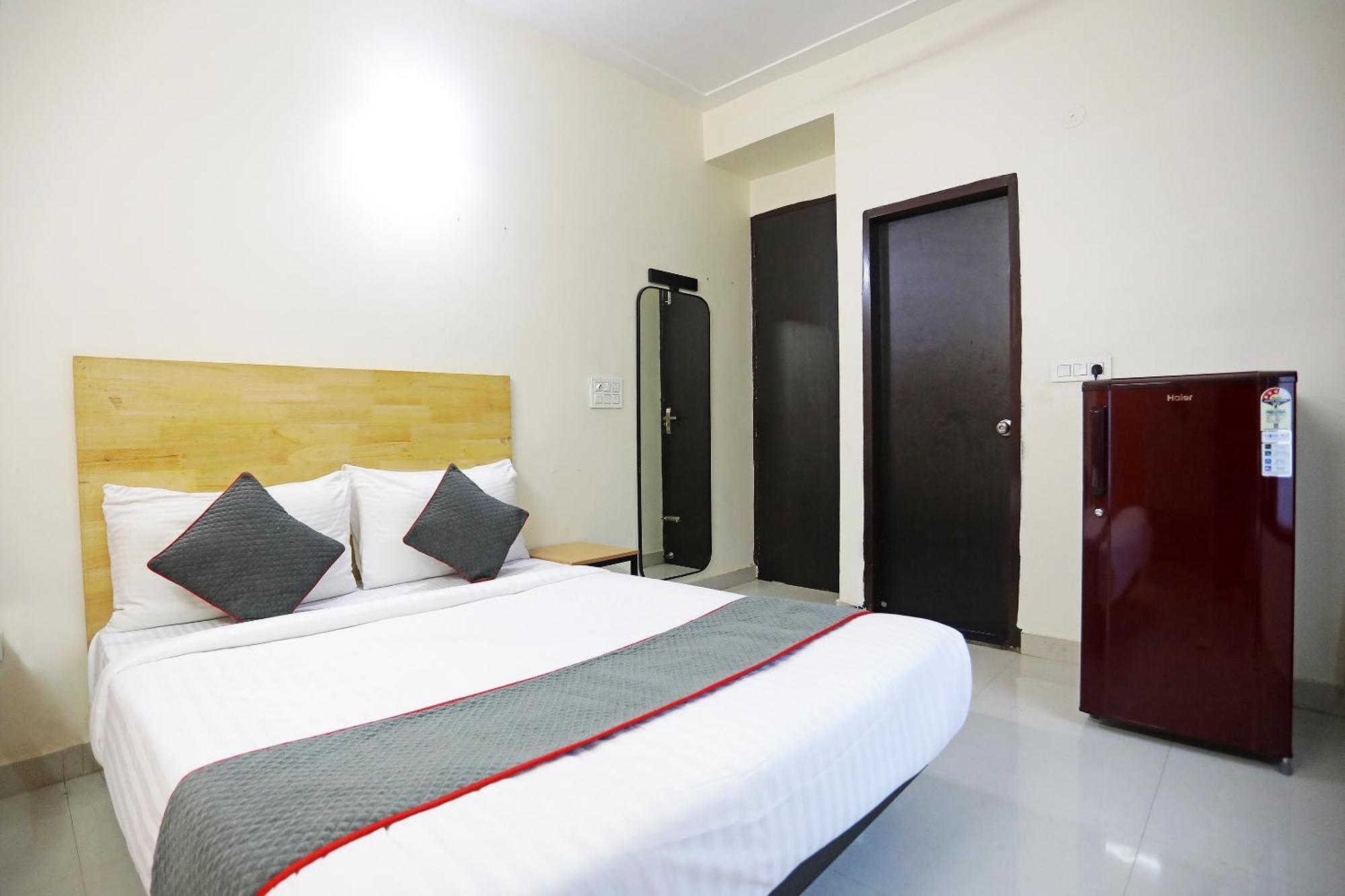 Super Townhouse Cloud Bay, Near Genpact, Sector-69, Gurgaon Hotel Exterior foto