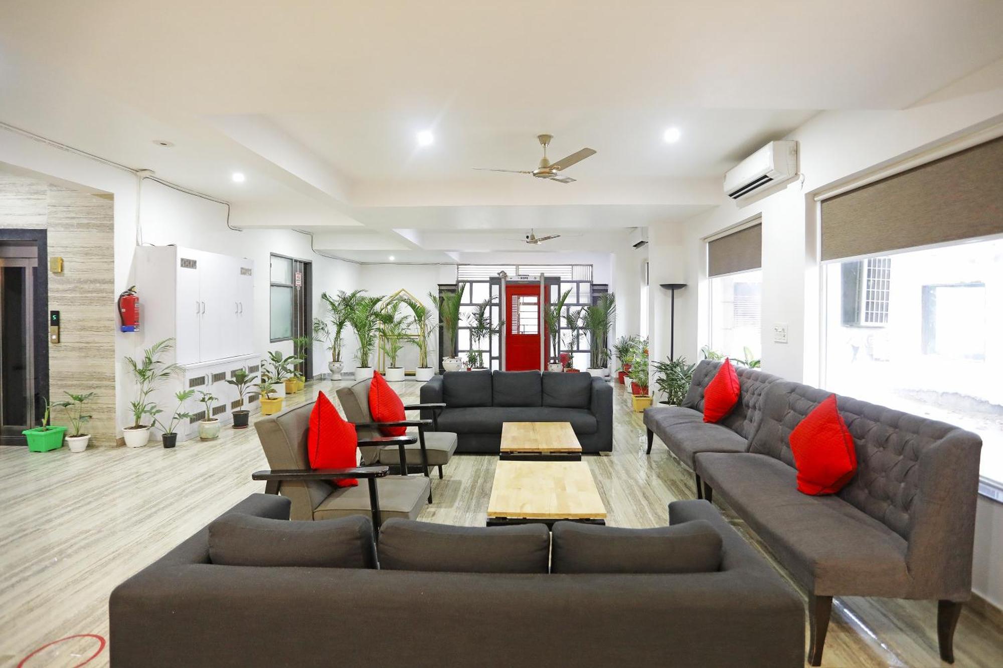 Super Townhouse Cloud Bay, Near Genpact, Sector-69, Gurgaon Hotel Exterior foto
