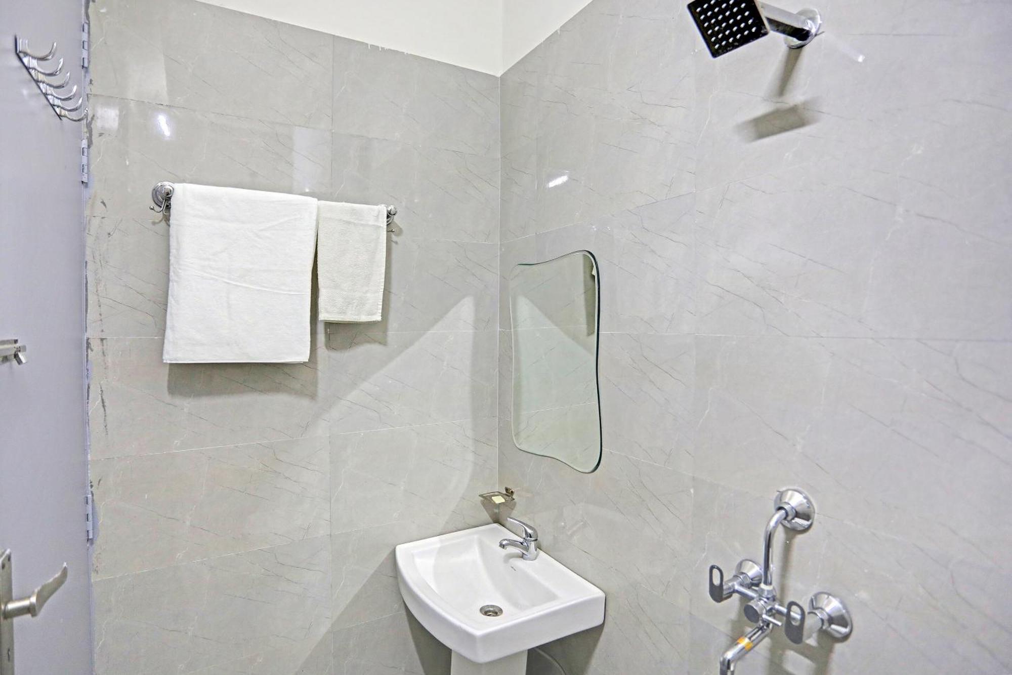 Super Townhouse Cloud Bay, Near Genpact, Sector-69, Gurgaon Hotel Exterior foto