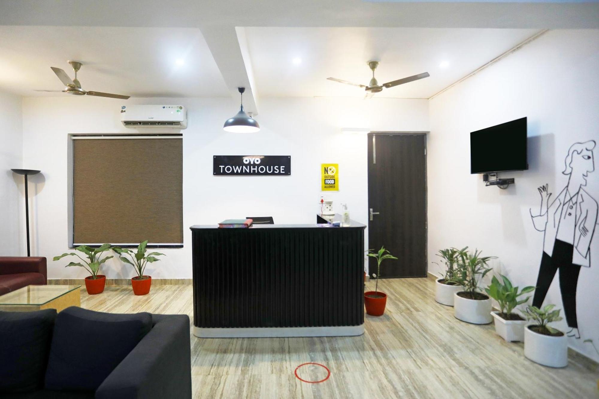 Super Townhouse Cloud Bay, Near Genpact, Sector-69, Gurgaon Hotel Exterior foto